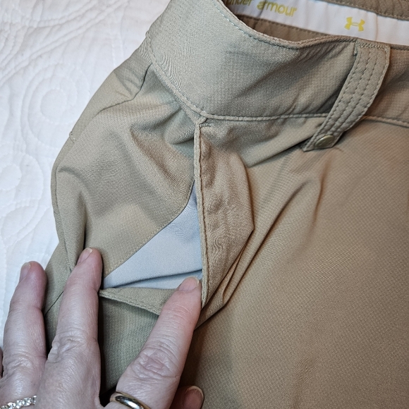 Under Armour women's size 10 khaki color skort - Picture 5 of 8